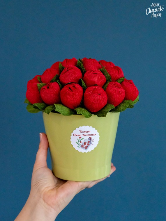 Букет в керамична кашпа "Red hortus"