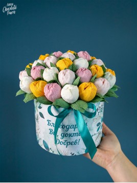 Букет цветя с шоколадови Трюфели в кръгла кутия "Flos Flavo Silva"