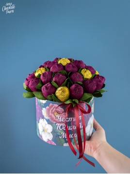 Букет цветя с шоколадови Трюфели в кръгла кутия "Аureum Rubus Idaeus"
