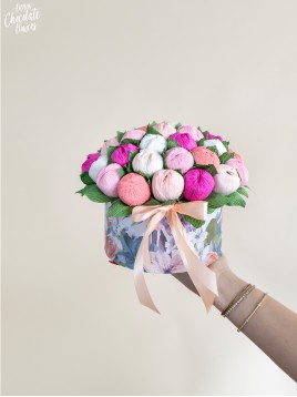 Букет цветя с шоколадови Трюфели в кръгла кутия "Flos Paradisi Lilium"
