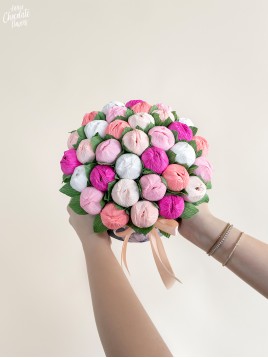 Букет цветя с шоколадови Трюфели в кръгла кутия "Flos Paradisi Lilium"