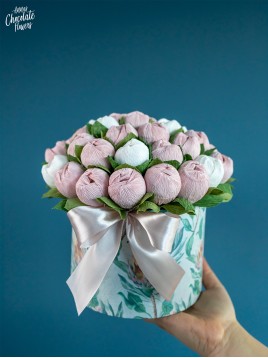 Букет цветя с шоколадови Трюфели в кръгла кутия "Rosa Favilla" 