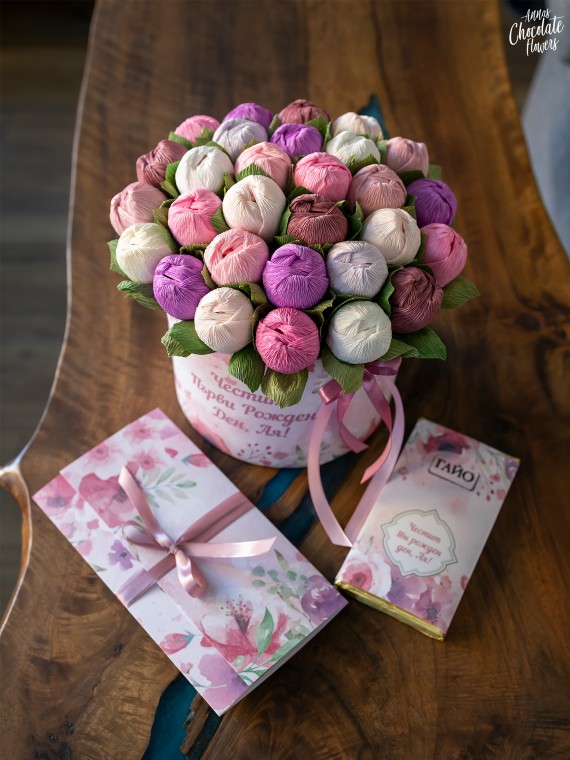 Подаръчен сет "Aestas Pink Garden",  Букет цветя с шоколадови Трюфели, шоколадова картичка ГАЙО и картичка-плик